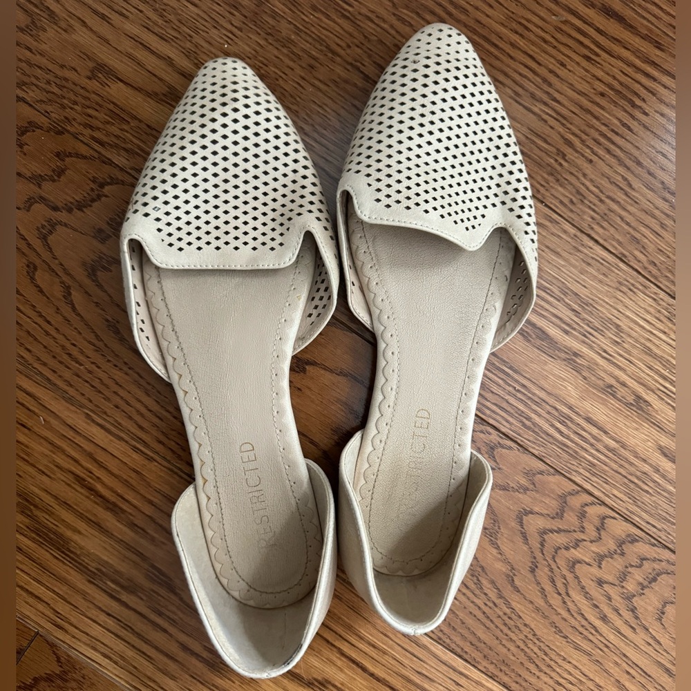 Restricted Women's Perforated Cream Loafers